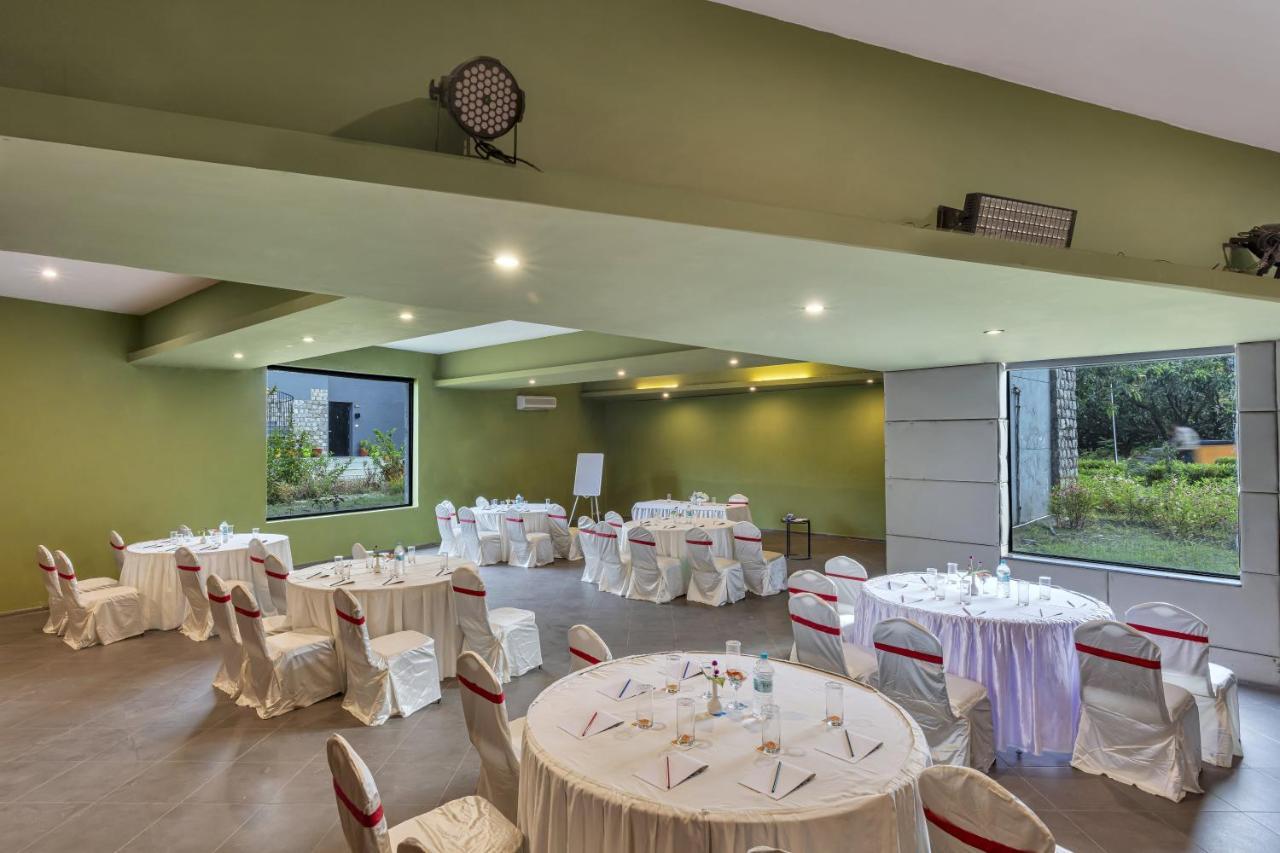 Club Mahindra Corbett Hotell Dhikuli Exteriör bild